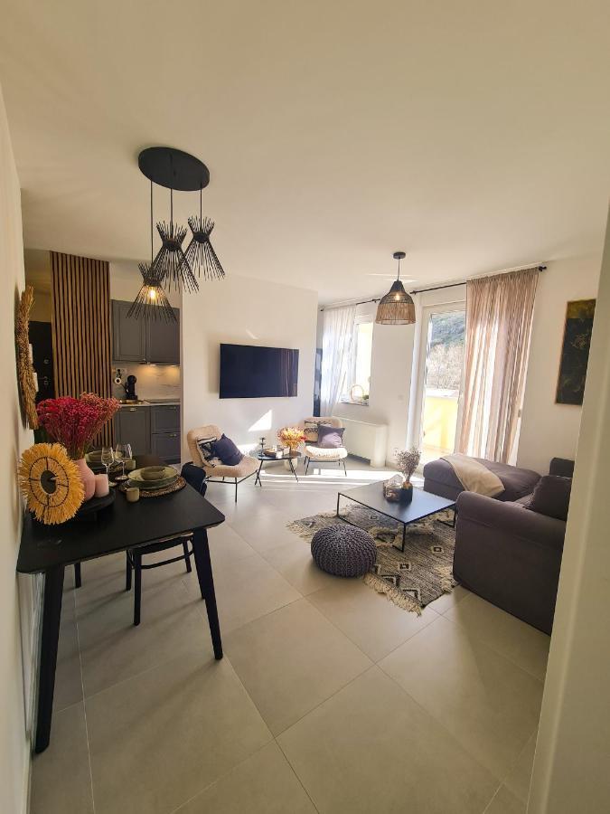 סנג' New - Apartment Finis מראה חיצוני תמונה